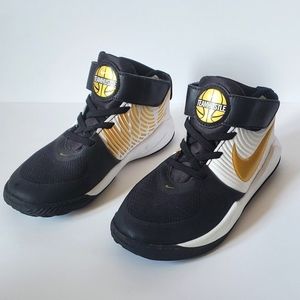 SOLD - Nike Team Hustle D9 Boy Basketball Sneakers